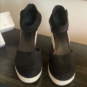 Elegant Women’s Wedge Shoe